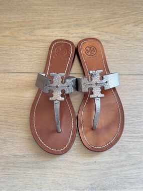 Tory Burch Metallic Silver Logo Thong Sandals on Brown Footbed